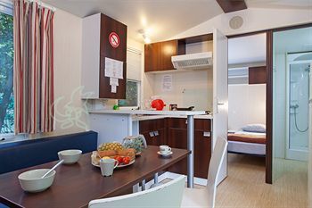 Best Holiday Hotel กรีโมด์ ภายนอก รูปภาพ