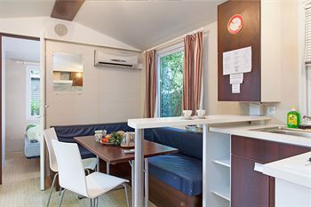 Best Holiday Hotel กรีโมด์ ภายนอก รูปภาพ