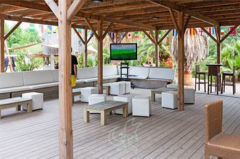 Best Holiday Hotel กรีโมด์ ภายนอก รูปภาพ