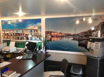 Best Holiday Hotel กรีโมด์ ภายนอก รูปภาพ